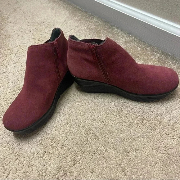 SKECHERS Parallel Ditto Asymmetric Collar Suede Ankle Bootie Burgundy Womens 6 - Picture 10 of 12